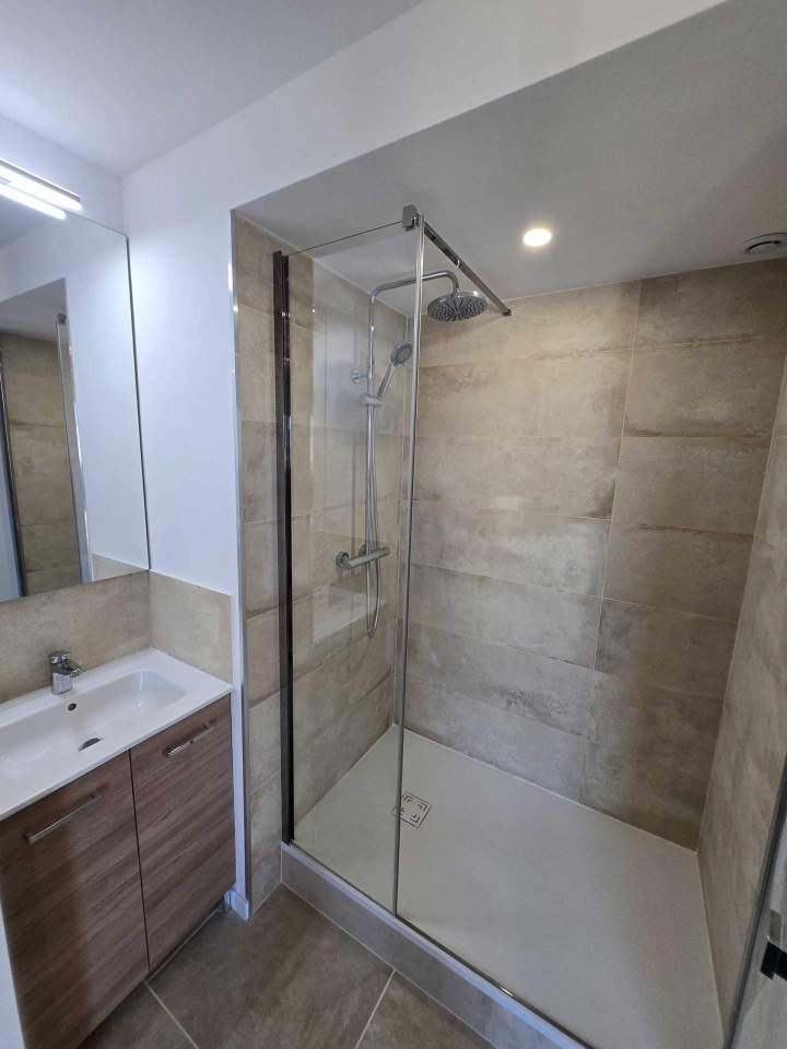 Éclairage moderne douche Toulouse