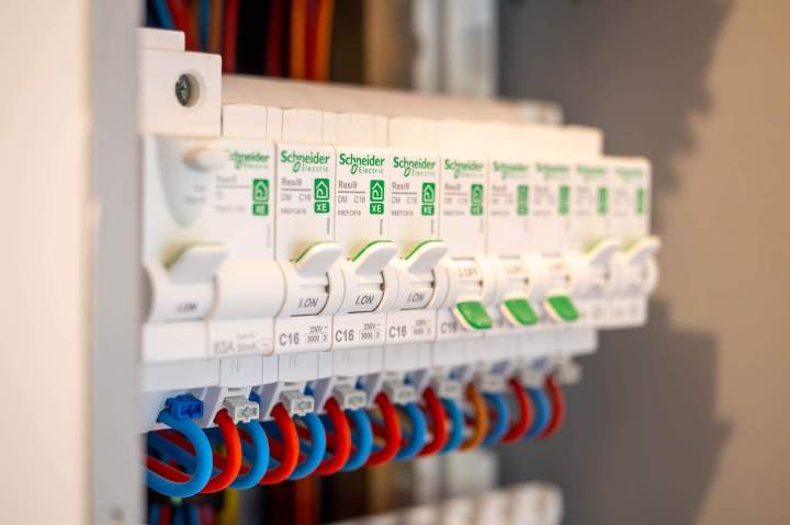 Éclairage moderne salle d'eau Toulouse